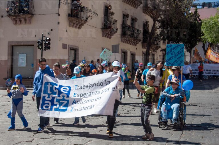 Marchan contra discriminación por autismo