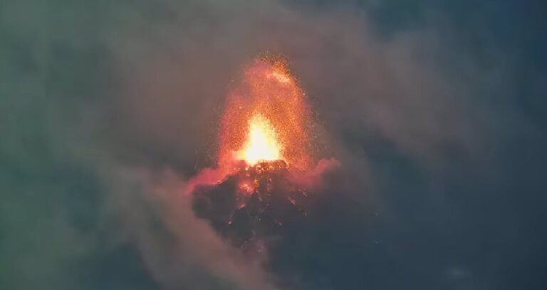 Despierta Volcán del Fuego en Guatemala con potente erupción