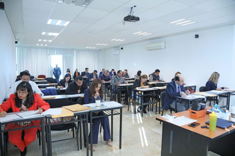 Evalúan a postulantes para magistradas y magistrados