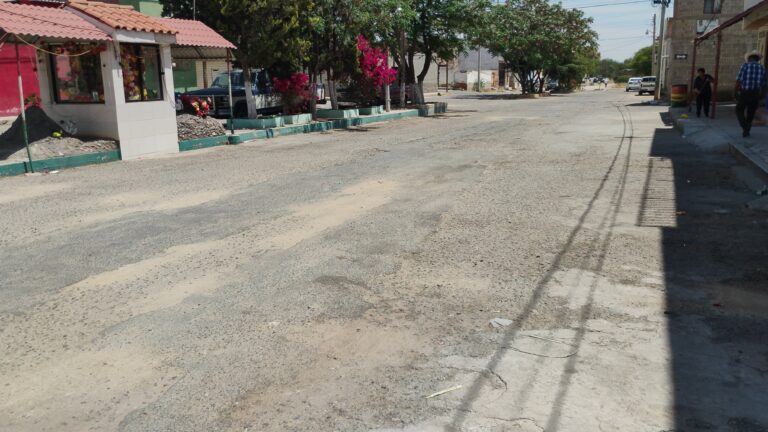 Exigen colonos rehabilitación de calle