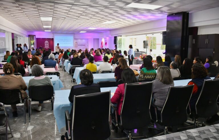 Imparten la conferencia «La Mujer de Hoy, la Ética y los Valores»