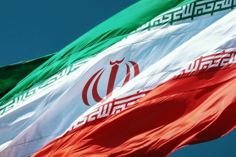 Impone EU sanciones a una red de comercio de petróleo iraní