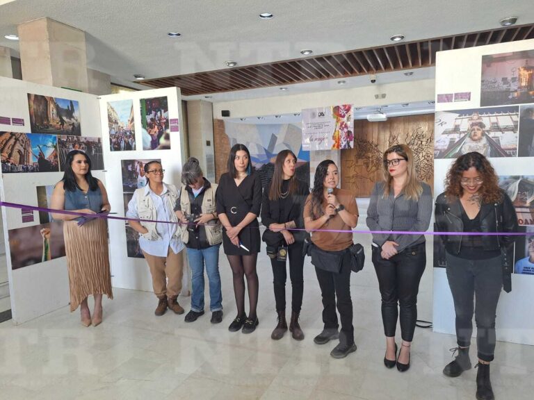Mujeres que luchan y retratos de su resistencia