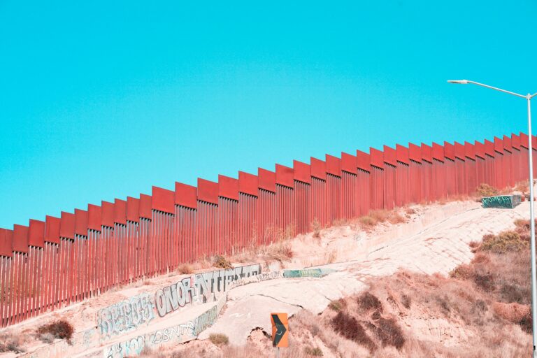 No estamos de acuerdo con muro, no soluciona problema: CSP