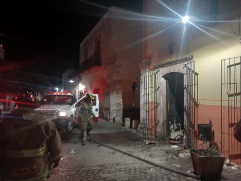 Se incendia establecimiento en el Jardín Juárez