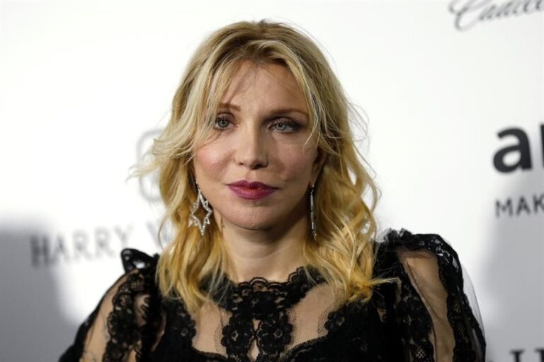 Se muda Courtney Love a Reino Unido para huir de Trump