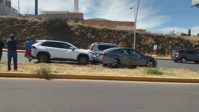 Accidentes viales dejan múltiples daños materiales