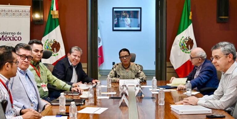 Sostiene reunión David Monreal con personal de Segob