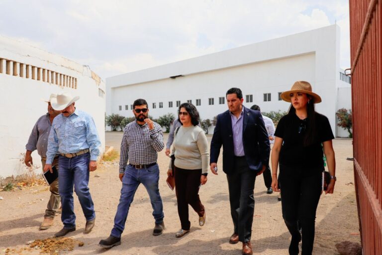Recorre Javier Torres instalaciones de la Feria