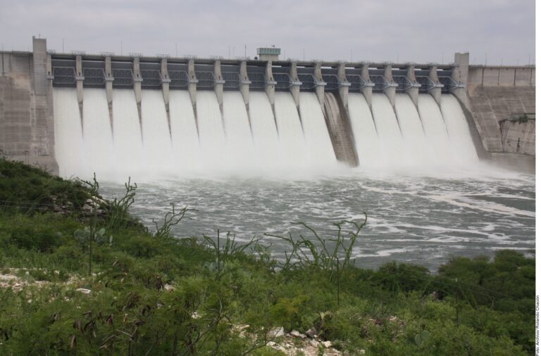 Acuerdan entrega exprés de agua a EU