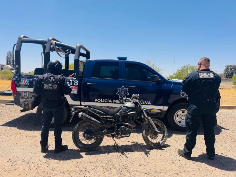 Aseguran motocicleta robada en la calle Lázaro Cárdenas