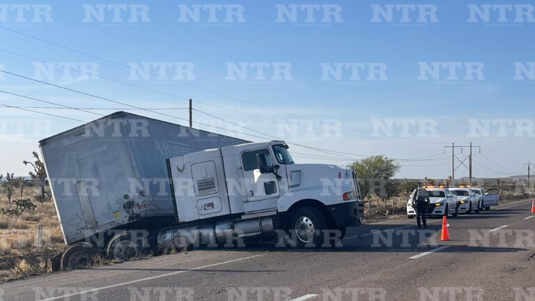 Se sale tráiler del camino; no hay personas lesionadas