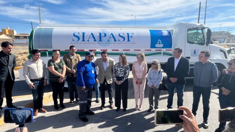 Combaten el rezago de agua con pipa y rehabilitación de rebombeo