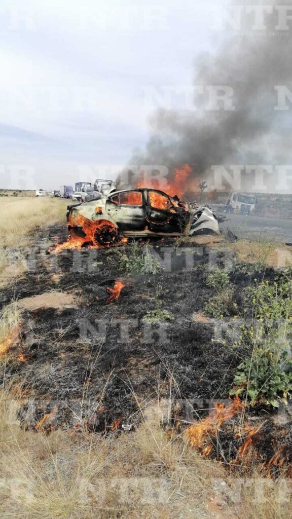 Choque frontal entre auto y tráiler deja un muerto