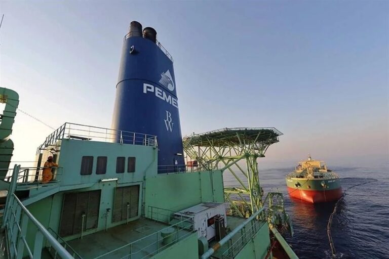 Debe Pemex doble de lo que reconoce