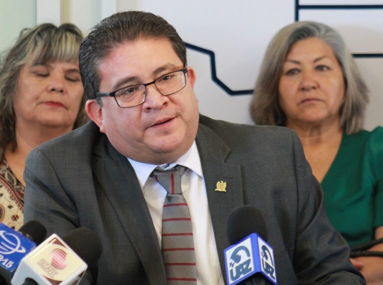 Denuncia en Derecho es política: rector