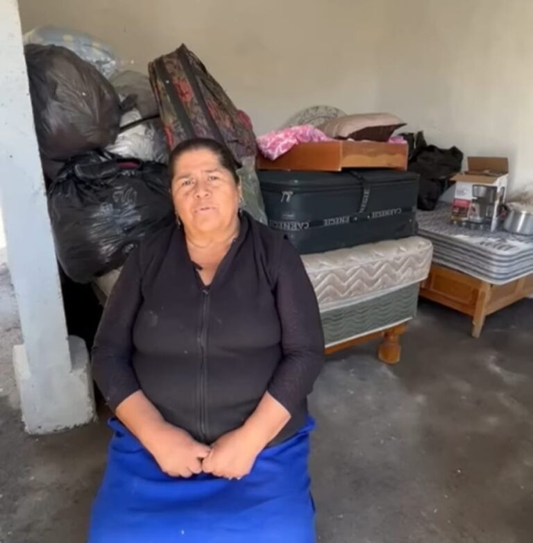 Entrega ayuntamiento de Apozol vivienda a doña Olivia