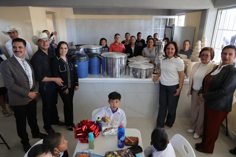 Entrega gobierno de Zacatecas apoyos en Francisco R. Murguía
