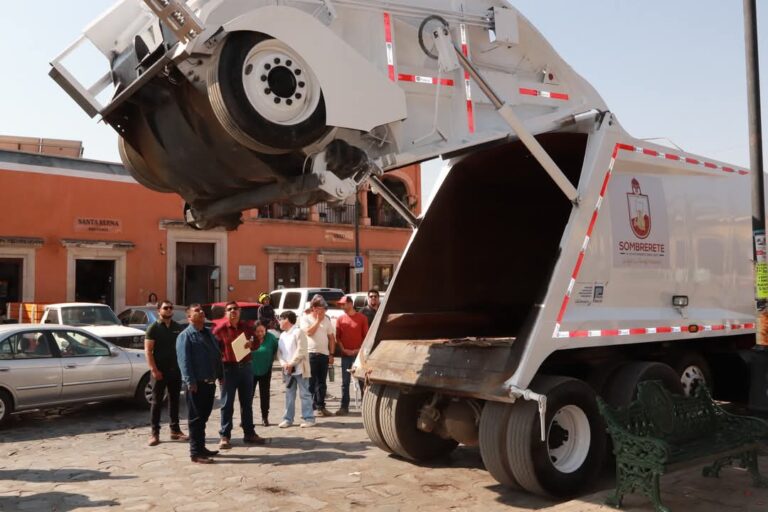 Entregan unidad recolectora con sistema de vigilancia