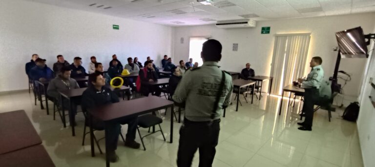 Capacita GN a personal de la CFE en seguridad vial