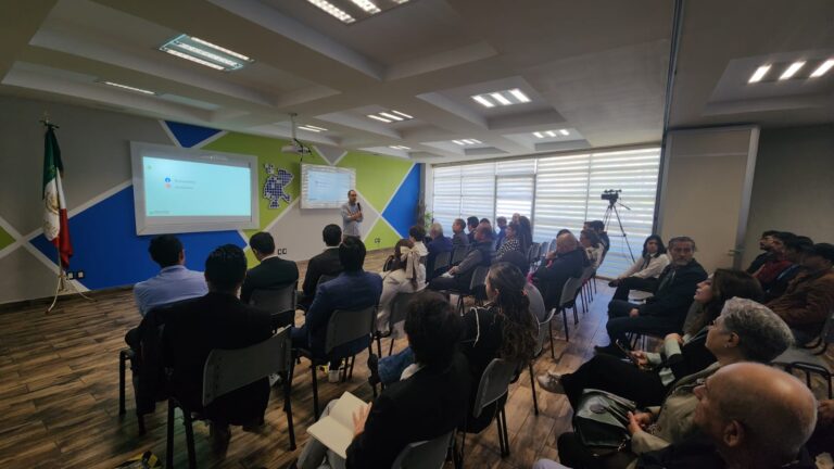 Imparten talleres de IA y tecnología en negocios
