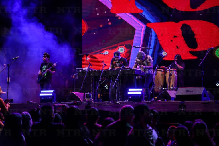 Mueven al público al son del reggae y la cumbia