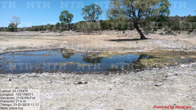 Se quedan sin cosechas por falta de agua en presa