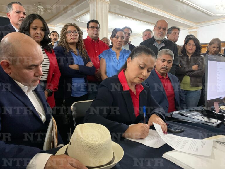 Se registran Ángel Román y Jenny González para rectoría