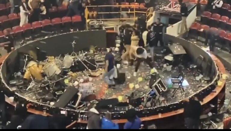 Show de Conriquez acaba en caos tras negativa de corridos
