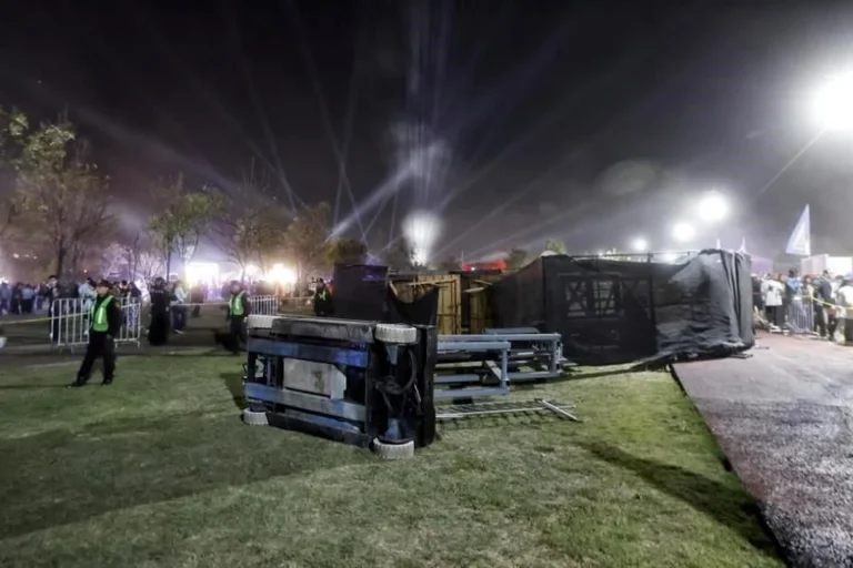 Van por empresa y funcionarios tras muerte de 2 en festival