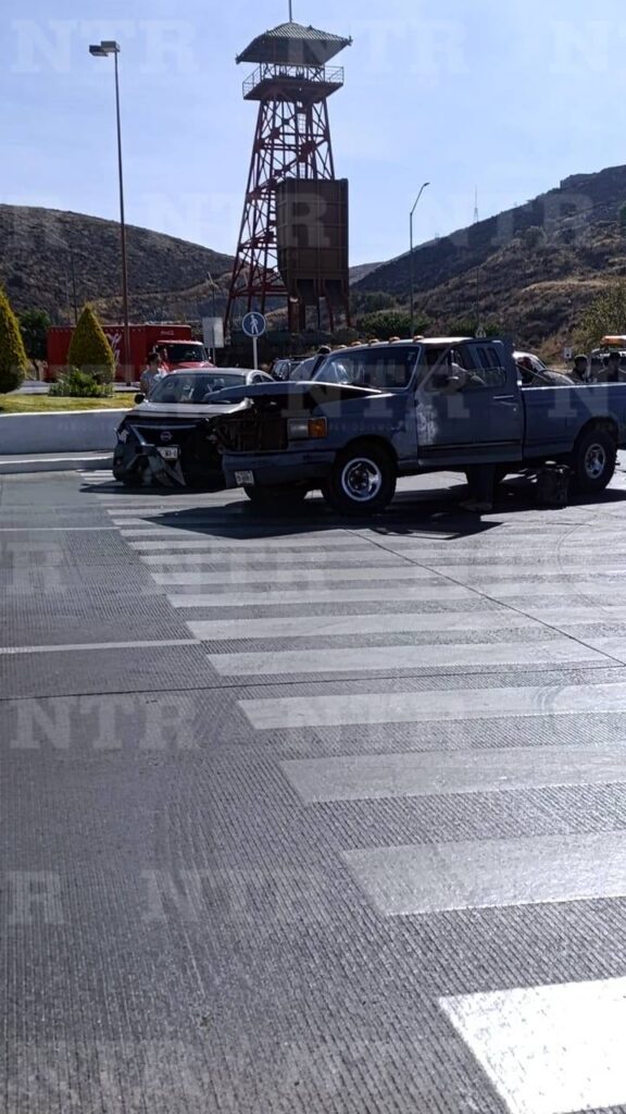 Chocan en bulevar del Bote