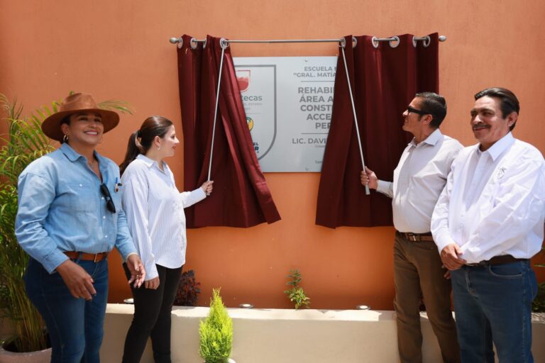 Entregan rehabilitación de la Escuela Normal Rural de San Marcos