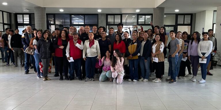 Busca la disminución de los altos salarios de los funcionarios