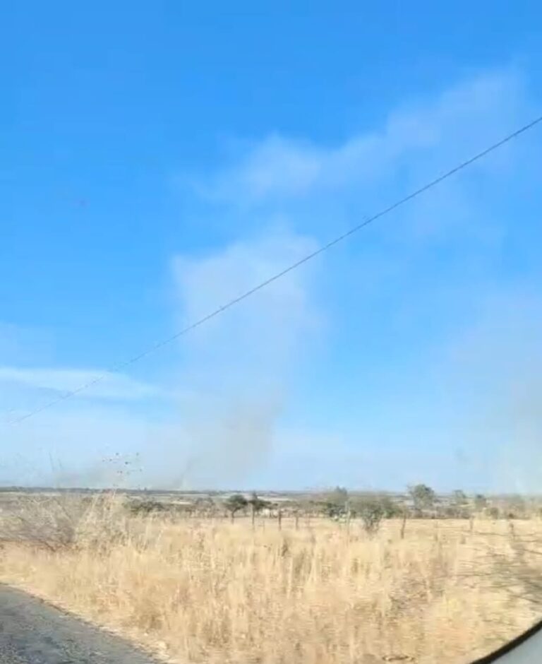 Combaten incendio en Apulco
