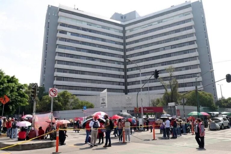 Bloquea CNTE oficinas de Afores