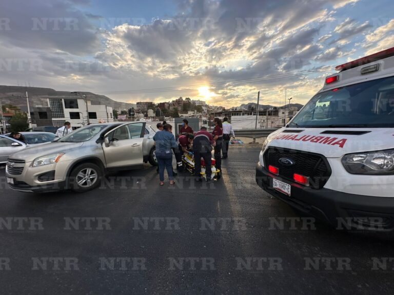Deja dos lesionados choque por alcance en el bulevar