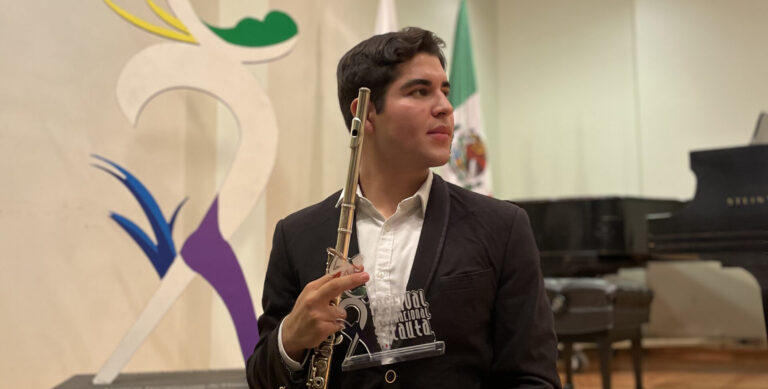 Deslumbra zacatecano en mundial de flautistas