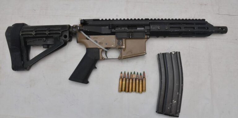 Los condenan a cuatro años por posesión de armas