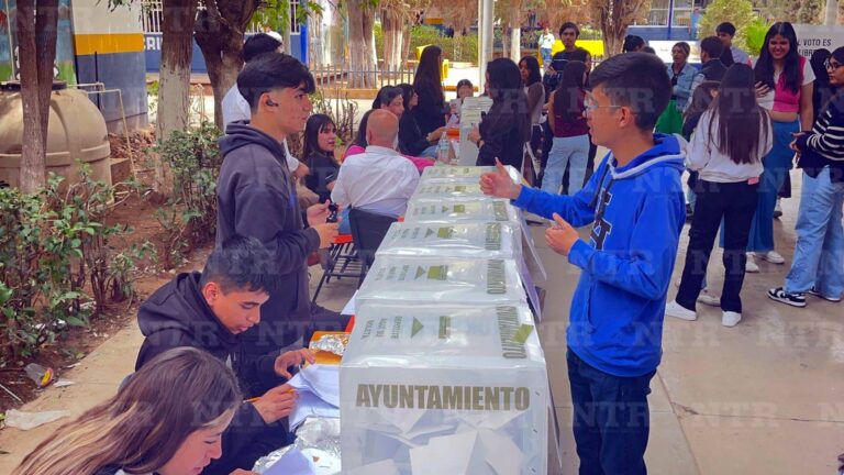 Votan más de 2 mil estudiantes de la prepa 3