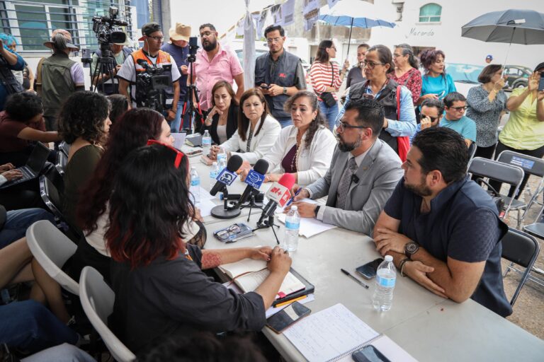 Sostienen mesa de trabajo para levantar paro en la UAZ
