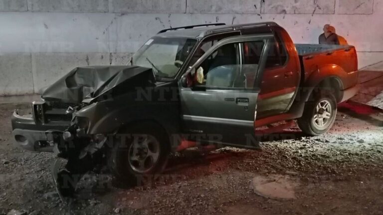 Hombre ebrio choca con poste y deja sin luz a dos colonias