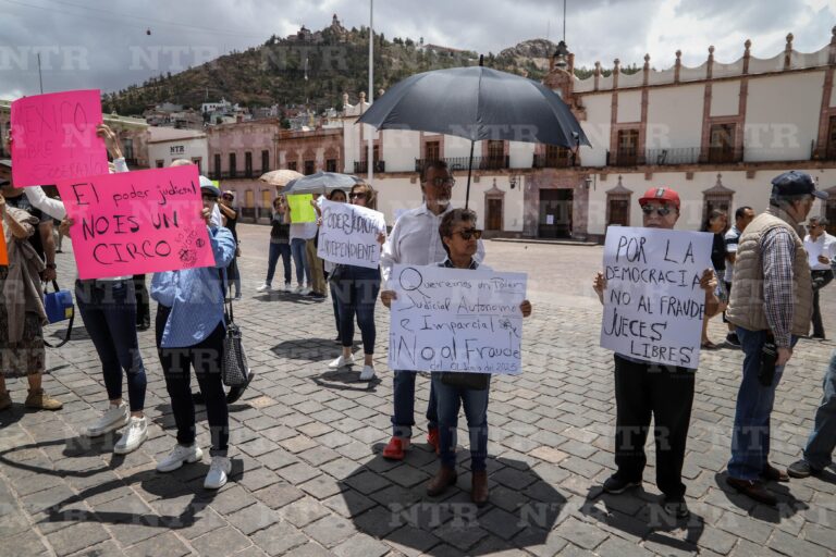 Ciudadanos protestan por elecciones