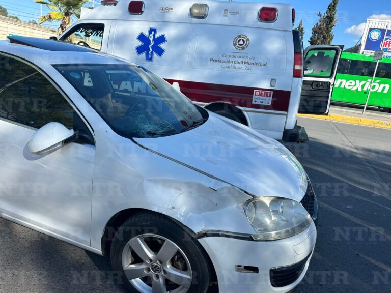 Detienen a conductora tras atropellar a un joven