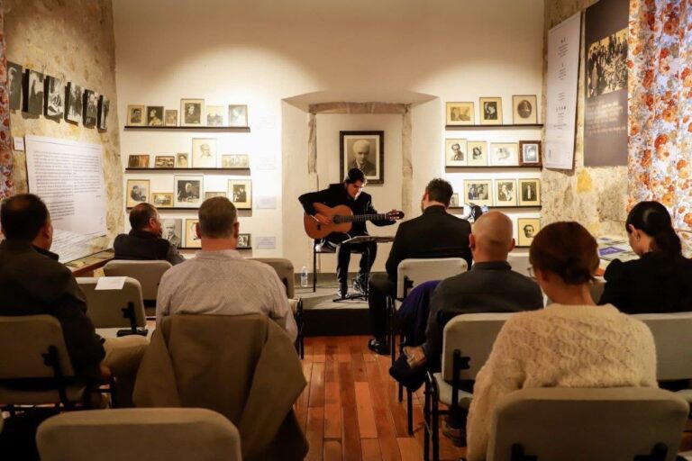 Disfrutan fresnillenses concierto de guitarra