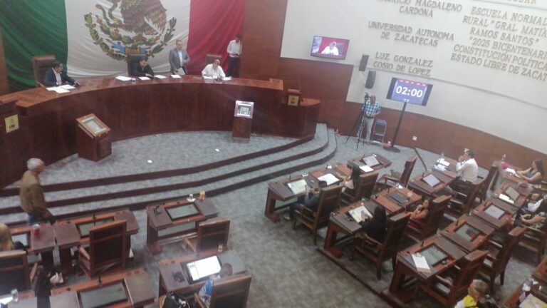 Presentan dictamen para reformar plurinominales
