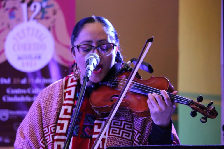 Celebra grupo Huayrapamushka 50 años de música tradicional