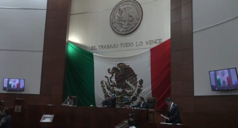 Chocan Morena y la oposición
