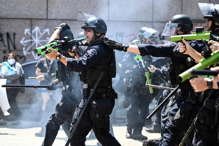 Declaran toque de queda en centro de Los Ángeles