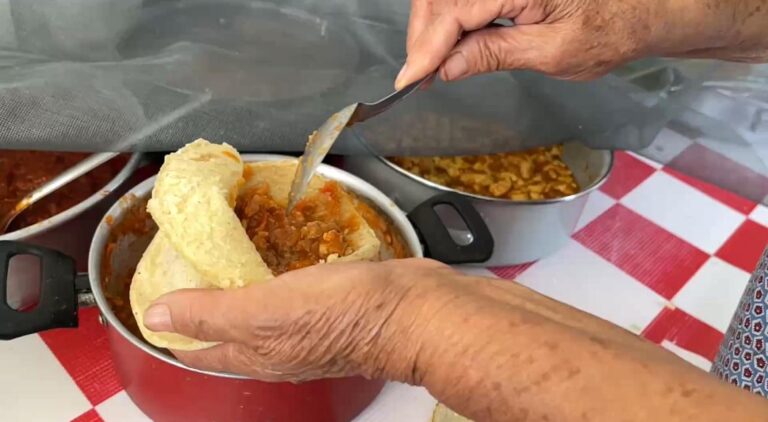 Doña Bella, las afamadas gorditas del Ágora