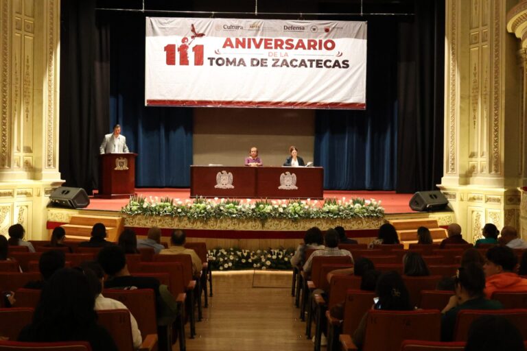 Imparten conferencias para conmemorar La Toma de Zacatecas